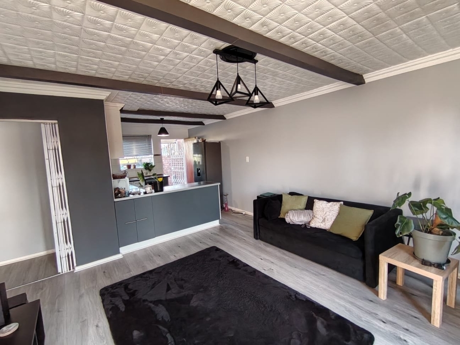 2 Bedroom Property for Sale in Langenhovenpark Free State